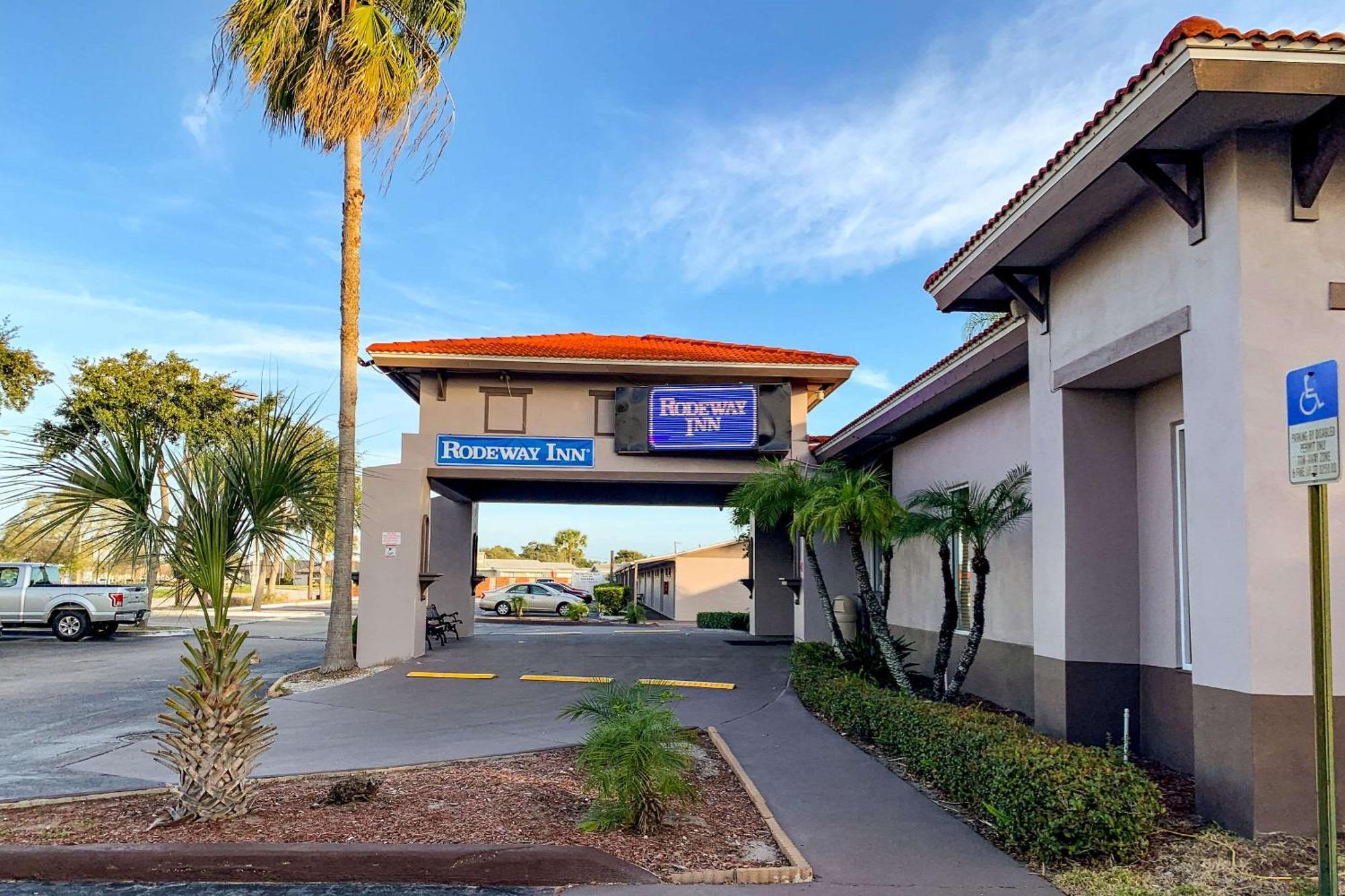 Rodeway Inn Sun City Center Exterior photo