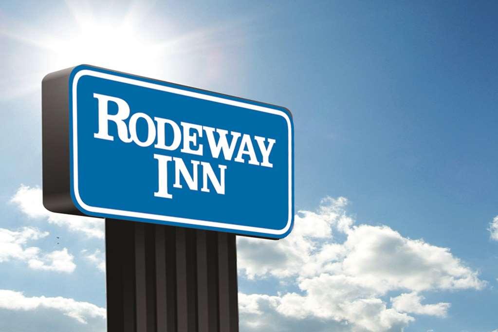 Rodeway Inn Sun City Center Exterior photo